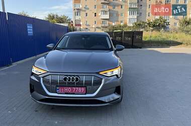 Позашляховик / Кросовер Audi e-tron 2021 в 