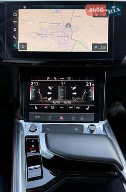 Позашляховик / Кросовер Audi e-tron 2021 в 