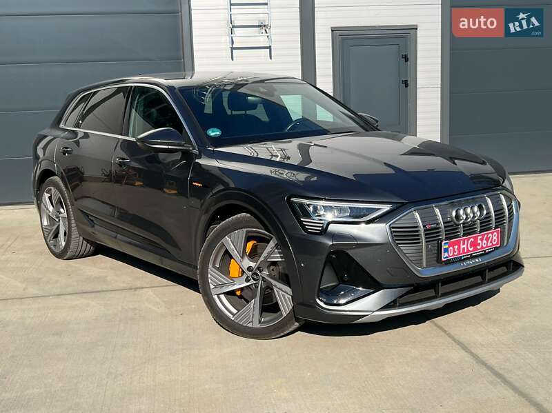 Позашляховик / Кросовер Audi e-tron 2022 в 