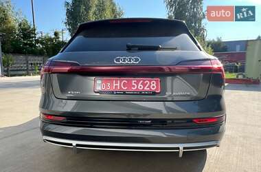 Позашляховик / Кросовер Audi e-tron 2022 в 