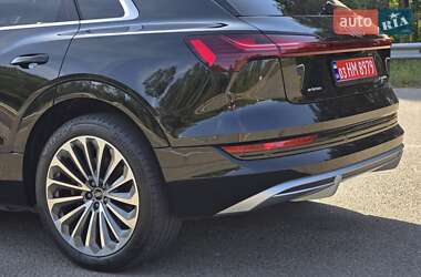 Внедорожник / Кроссовер Audi e-tron 2021 в 