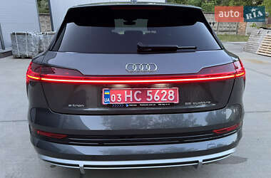 Позашляховик / Кросовер Audi e-tron 2022 в 