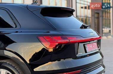 Внедорожник / Кроссовер Audi e-tron 2021 в 