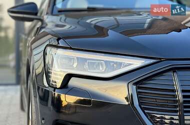 Внедорожник / Кроссовер Audi e-tron 2021 в 