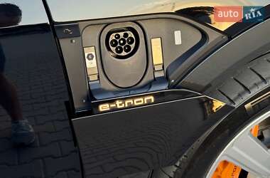 Внедорожник / Кроссовер Audi e-tron 2021 в 