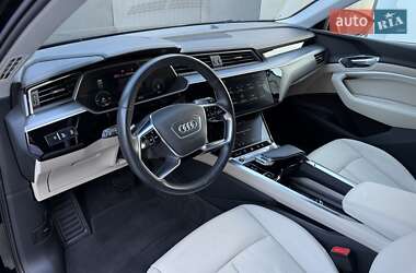 Внедорожник / Кроссовер Audi e-tron 2021 в 