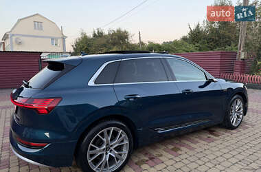 Внедорожник / Кроссовер Audi e-tron 2020 в 