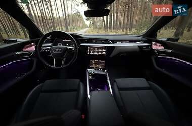 Позашляховик / Кросовер Audi e-tron 2022 в 