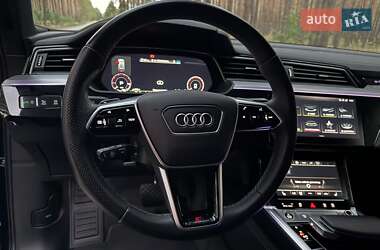 Позашляховик / Кросовер Audi e-tron 2022 в 