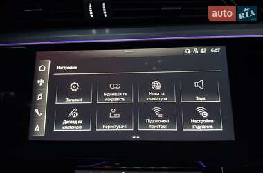 Позашляховик / Кросовер Audi e-tron 2022 в 