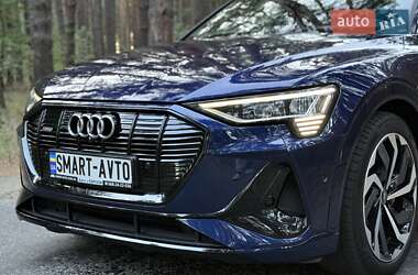 Позашляховик / Кросовер Audi e-tron 2022 в 