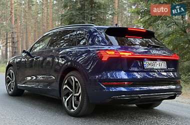 Позашляховик / Кросовер Audi e-tron 2022 в 