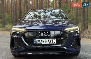 Позашляховик / Кросовер Audi e-tron 2022 в 
