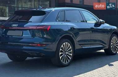 Внедорожник / Кроссовер Audi e-tron 2021 в 