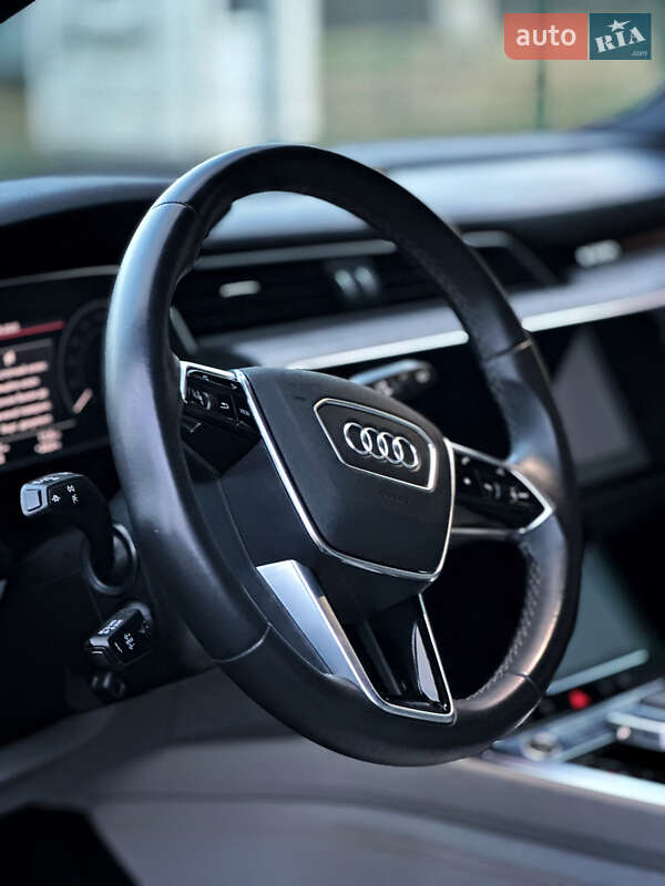 Внедорожник / Кроссовер Audi e-tron 2022 в Лубнах