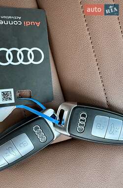 Позашляховик / Кросовер Audi e-tron 2022 в 