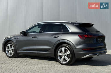 Внедорожник / Кроссовер Audi e-tron 2022 в 