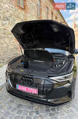 Внедорожник / Кроссовер Audi e-tron 2019 в 