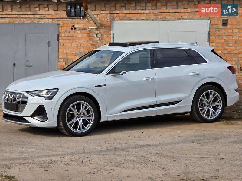 Внедорожник / Кроссовер Audi e-tron 2022 в Житомире