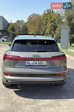 Внедорожник / Кроссовер Audi e-tron 2023 в 