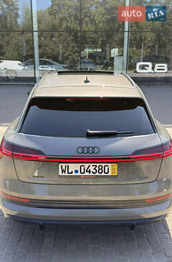 Внедорожник / Кроссовер Audi e-tron 2023 в 