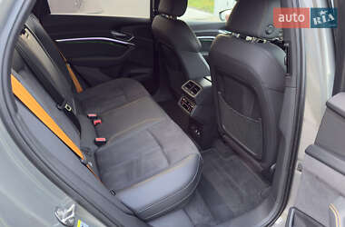 Внедорожник / Кроссовер Audi e-tron 2023 в 