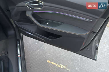 Внедорожник / Кроссовер Audi e-tron 2023 в 