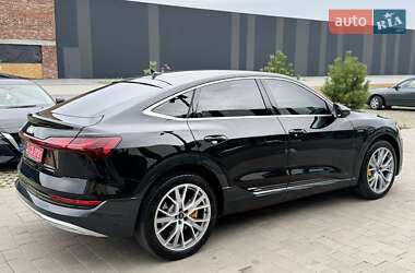 Внедорожник / Кроссовер Audi e-tron 2023 в 