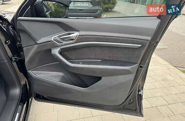 Внедорожник / Кроссовер Audi e-tron 2023 в 