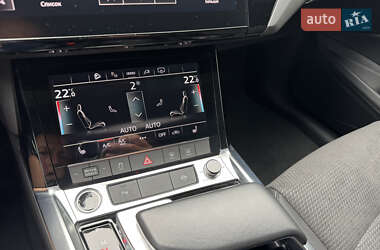Внедорожник / Кроссовер Audi e-tron 2023 в 
