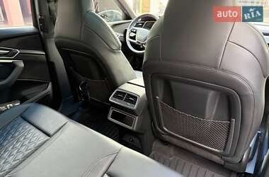 Позашляховик / Кросовер Audi e-tron 2021 в 