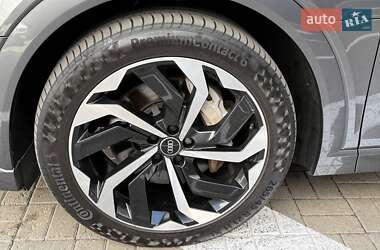 Позашляховик / Кросовер Audi e-tron 2021 в 