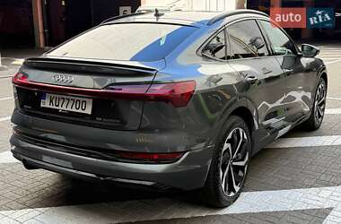 Позашляховик / Кросовер Audi e-tron 2021 в 