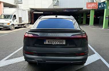 Позашляховик / Кросовер Audi e-tron 2021 в 