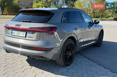 Внедорожник / Кроссовер Audi e-tron 2022 в 