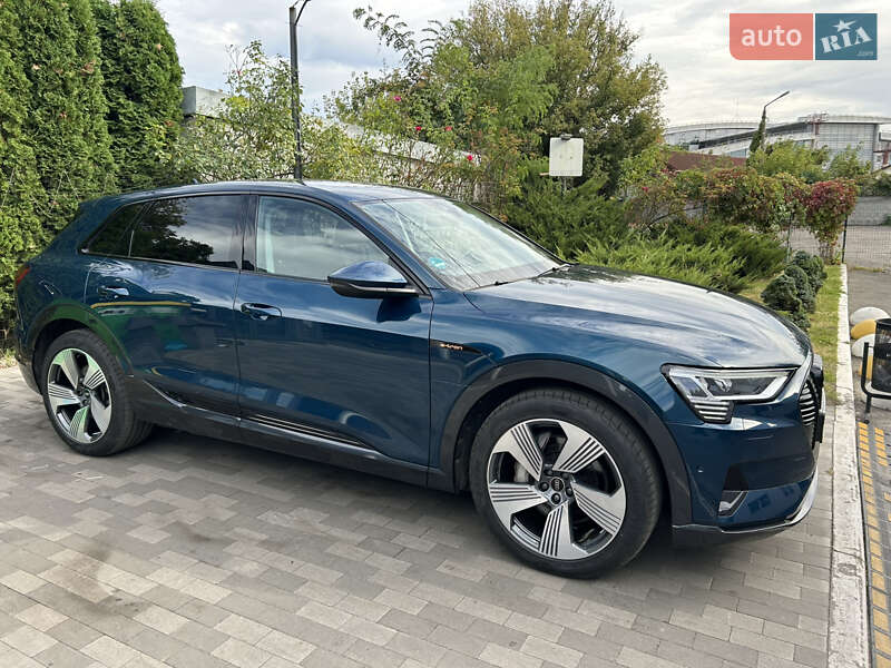 Позашляховик / Кросовер Audi e-tron 2022 в Києві