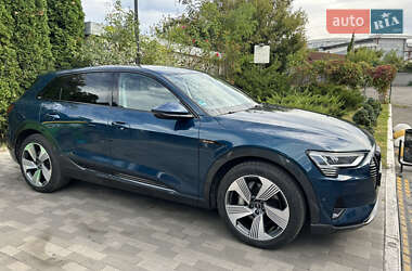 Позашляховик / Кросовер Audi e-tron 2022 в 