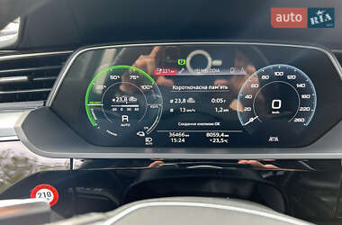 Позашляховик / Кросовер Audi e-tron 2022 в 