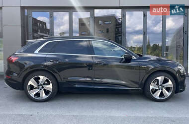 Позашляховик / Кросовер Audi e-tron 2020 в 
