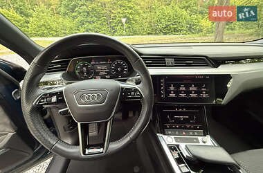 Позашляховик / Кросовер Audi e-tron 2019 в 