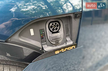 Позашляховик / Кросовер Audi e-tron 2019 в 