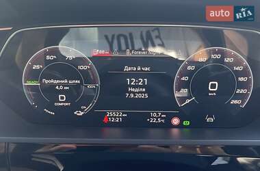 Позашляховик / Кросовер Audi e-tron 2022 в 
