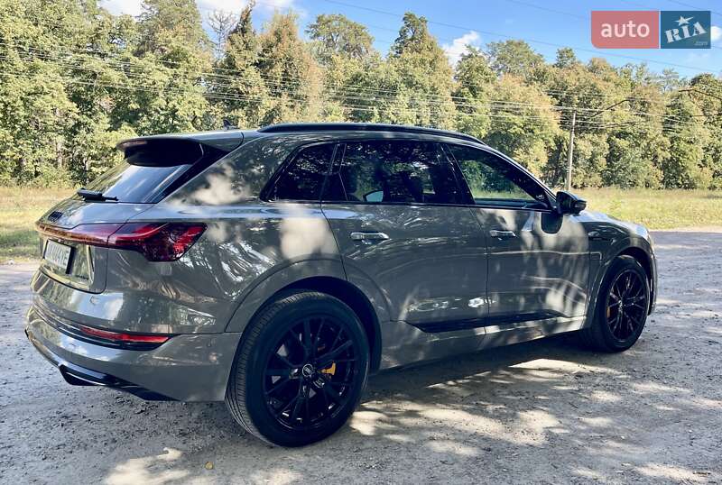 Внедорожник / Кроссовер Audi e-tron 2022 в Киеве