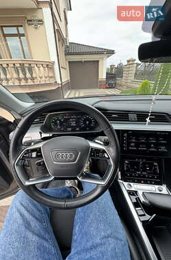 Внедорожник / Кроссовер Audi e-tron 2020 в 