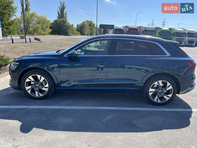 Позашляховик / Кросовер Audi e-tron 2020 в Дніпрі