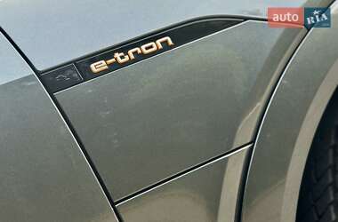 Внедорожник / Кроссовер Audi e-tron 2021 в 