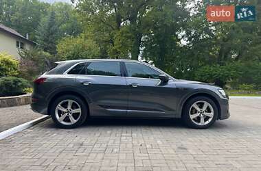 Внедорожник / Кроссовер Audi e-tron 2021 в 