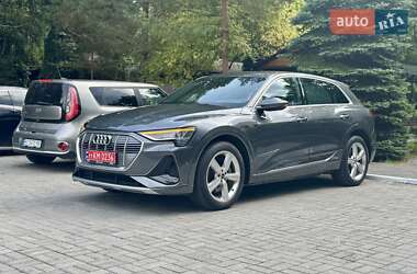 Внедорожник / Кроссовер Audi e-tron 2021 в 