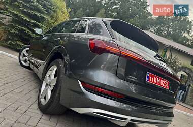 Внедорожник / Кроссовер Audi e-tron 2021 в 