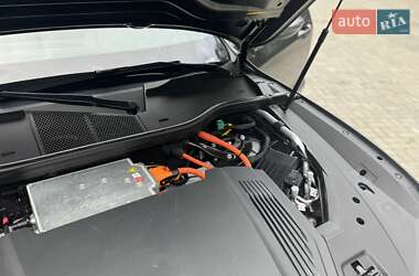 Внедорожник / Кроссовер Audi e-tron 2021 в 